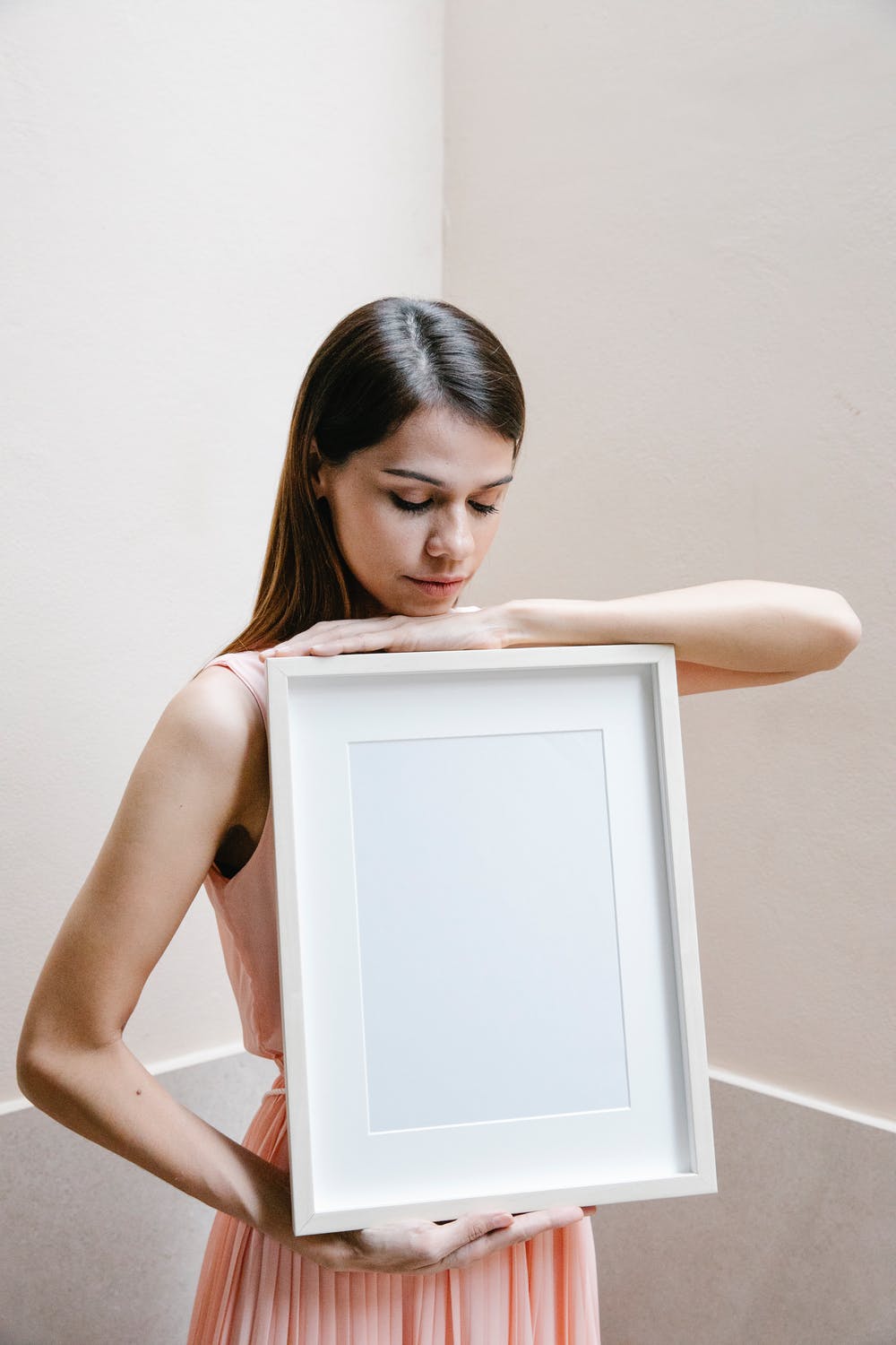 Woman holding empty frame @thehungoverwidow